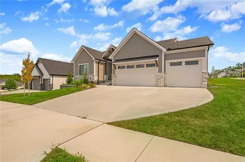 Exterior - 1401 Kintyre Ct, Raymore, MO 64083 photo 12 of 17