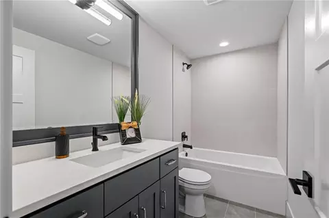 Bath - 1401 Kintyre Ct, Raymore, MO 64083 photo 4 of 4