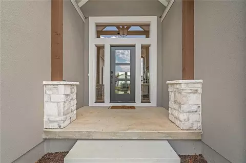 Exterior - 1401 Kintyre Ct, Raymore, MO 64083 photo 3 of 17