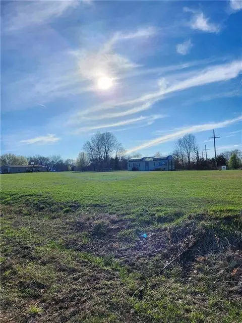 2 Maple Dr, Linn Valley, KS 66040