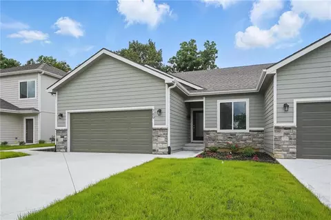 789 Highland Dr, Edwardsville, KS 66111