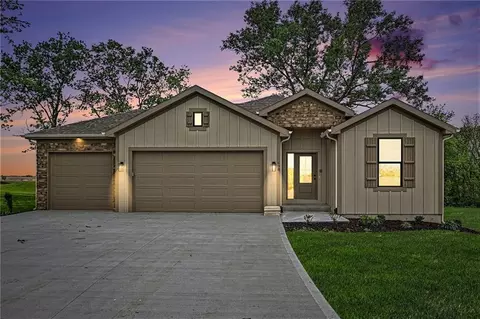 698 Salem Rd, Lawson, MO 64062