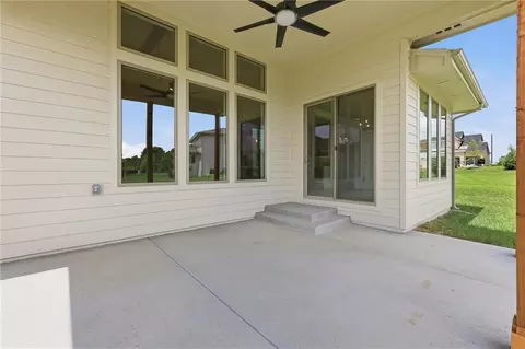 Exterior - 22017 W 99th Ter, Lenexa, KS 66220 photo 9 of 10