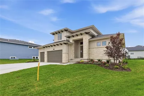 Exterior - 22017 W 99th Ter, Lenexa, KS 66220 photo 2 of 10