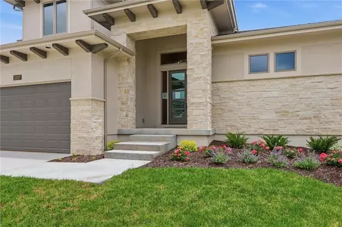Exterior - 22017 W 99th Ter, Lenexa, KS 66220 photo 8 of 10