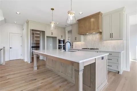 Kitchen - 22017 W 99th Ter, Lenexa, KS 66220 photo 3 of 4