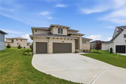 Exterior - 22017 W 99th Ter, Lenexa, KS 66220 photo 6 of 10