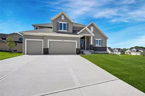22077 W 99th Ter, Lenexa, KS 66220
