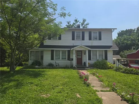 9521 E 13th St, Independence, MO 64052