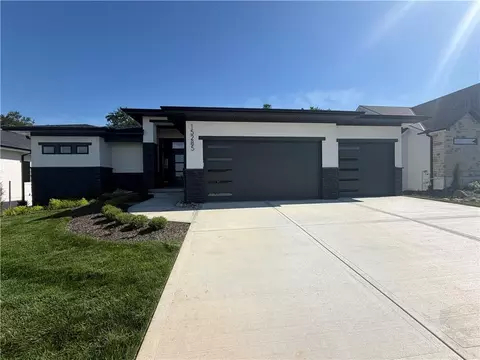 15285 W 162nd St, Olathe, KS 66062