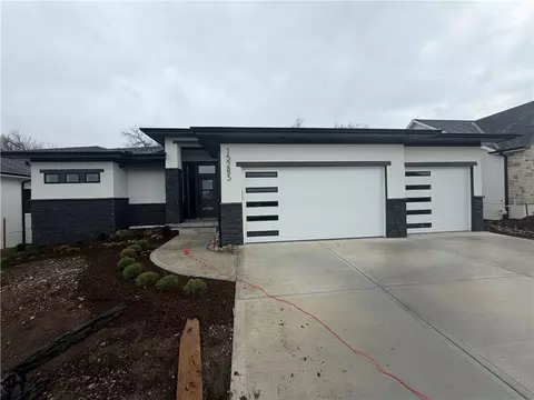 15285 W 162nd St, Olathe, KS 66062