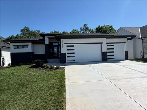 15285 W 162nd St, Olathe, KS 66062