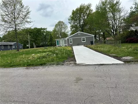13608 Spruce Ave, Grandview, MO 64030