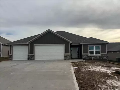 11805 E Ridgeview Ct, Peculiar, MO 64078