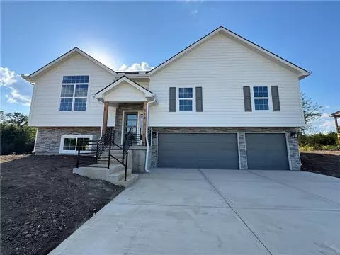 318 NE 51 Rd, Warrensburg, MO 64093