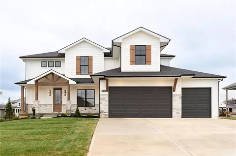 18505 Mohawk Ln, Overland Park, KS 66085