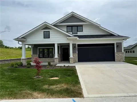 1963 Harvest Rd, Liberty, MO 64068