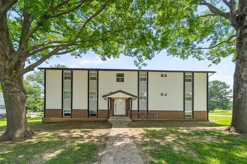 1003 Twin Oaks Ter, Harrisonville, MO 64701