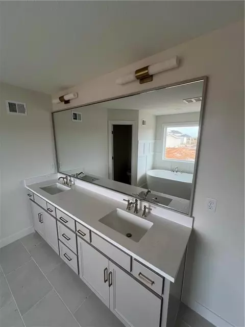 2412 W 177th St, Overland Park, KS 66085