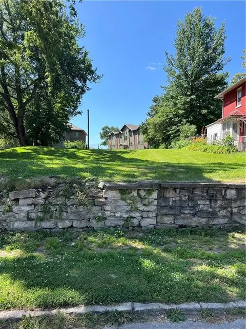 1222 Sylvanie St, Saint Joseph, MO 64501