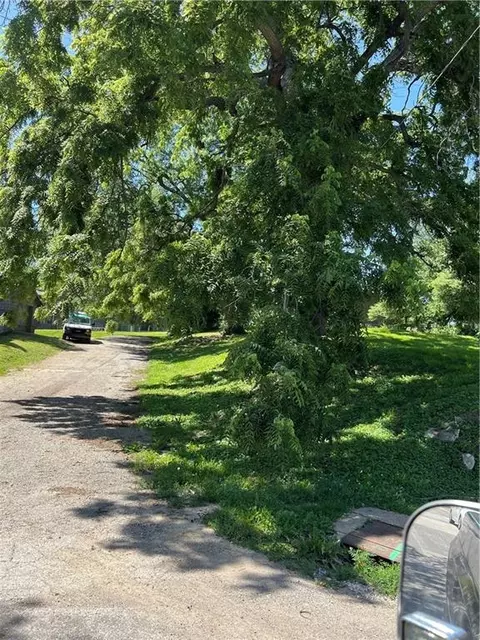 1222 Sylvanie St, Saint Joseph, MO 64501