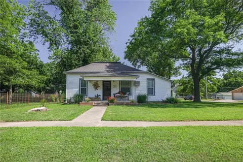 311 E Mary St, Yates Center, KS 66783