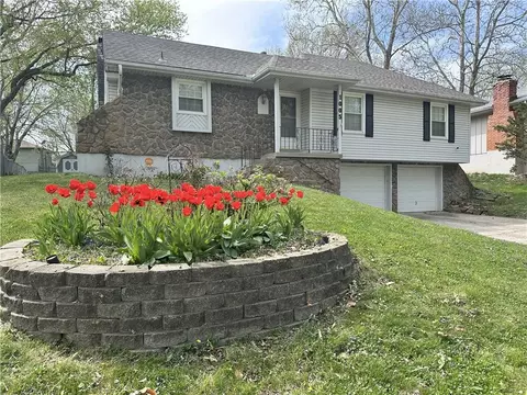 1005 SE Alice St, Blue Springs, MO 64014
