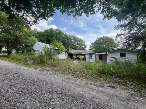 606 N First St, Creighton, MO 64739