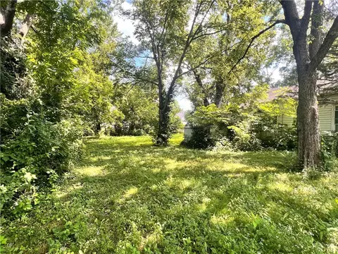 120 W 3rd St, Adrian, MO 64720