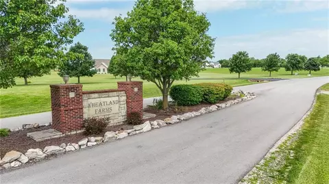 17 Wheatland Dr, Ottawa, KS 66067