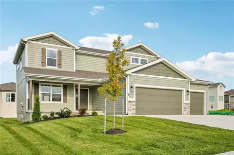 16772 S Twilight Ln, Olathe, KS 66062