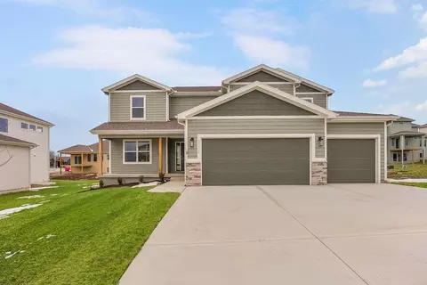 16772 S Twilight Ln, Olathe, KS 66062