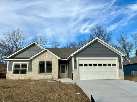 1318 Kristie Cir, Excelsior Springs, MO 64024