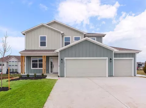 16716 S Twilight Ln, Olathe, KS 66062