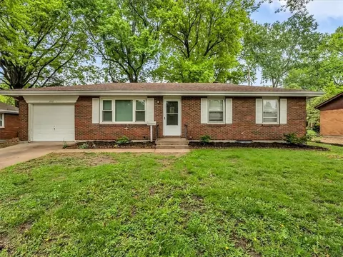 3717 S Hocker St, Independence, MO 64055