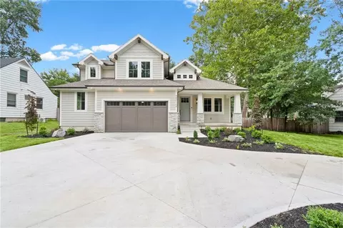 2512 Somerset Dr, Prairie Village, KS 66208