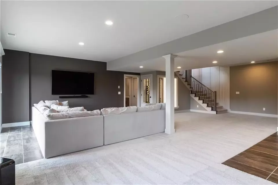 Living - 1113 Hummingbird Ct, Greenwood, MO 64034 photo 10 of 12