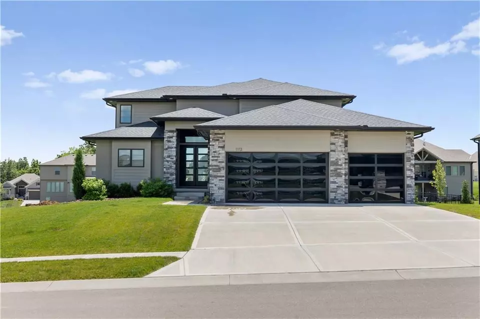 Exterior - 1113 Hummingbird Ct, Greenwood, MO 64034 photo 1 of 7