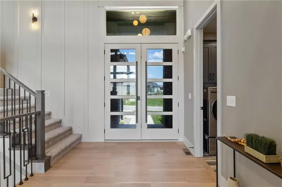 Entry Way - 1113 Hummingbird Ct, Greenwood, MO 64034 photo 2 of 2