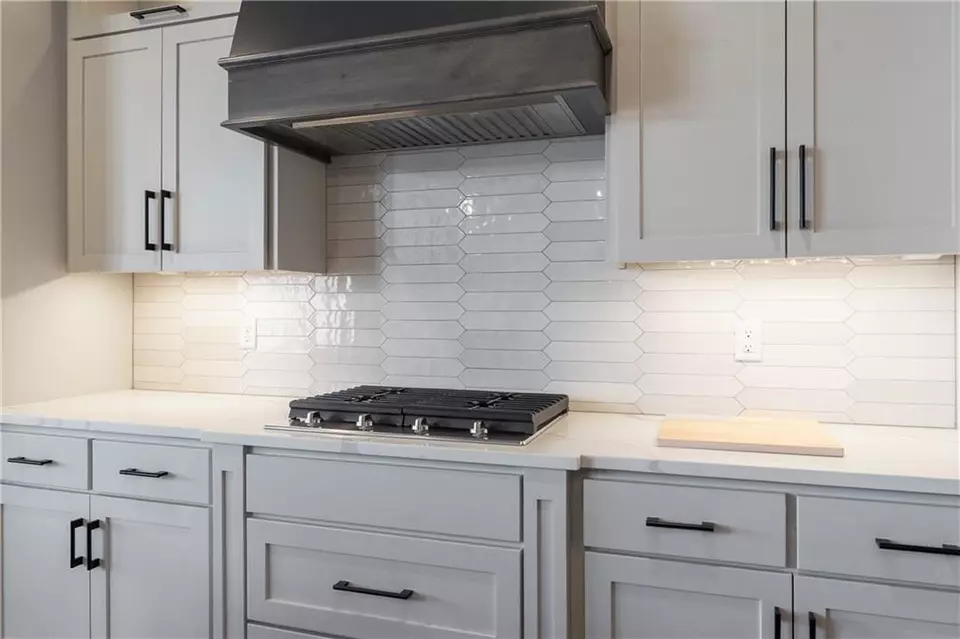 Kitchen - 1113 Hummingbird Ct, Greenwood, MO 64034 photo 6 of 7