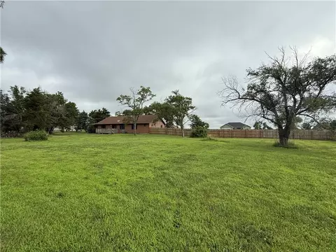 1011 N Arrowhead Dr, Burlington, KS 66839
