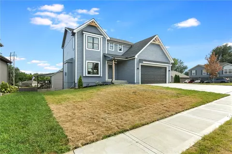 1515 NW Whispering Ct, Grain Valley, MO 64029