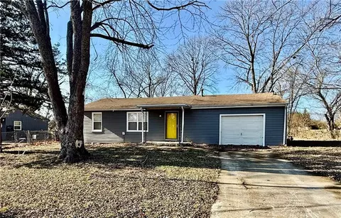 18802 S Lakeside Ln, Belton, MO 64012