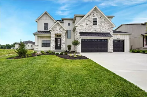15267 W 161st Ter, Olathe, KS 66062