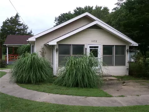 1402 N Kentucky St, Iola, KS 66749