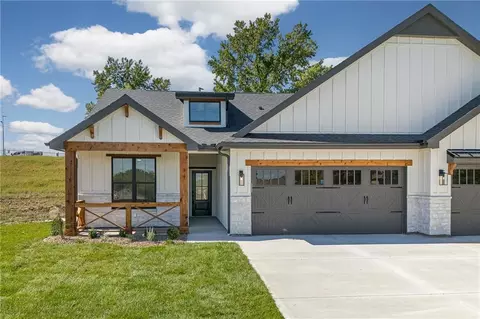 1400 Country Ct, Saint Joseph, MO 64506
