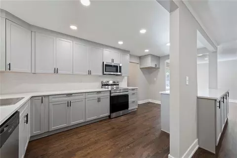 7529 Mohawk Dr, Prairie Village, KS 66208