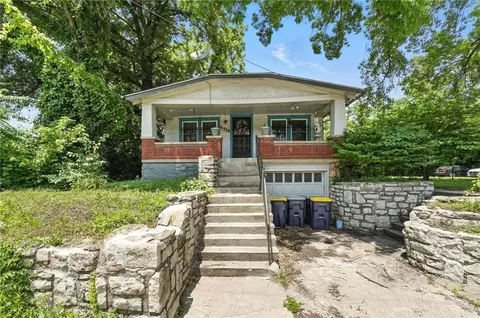 5310 Blue Pkwy, Kansas City, MO 64130