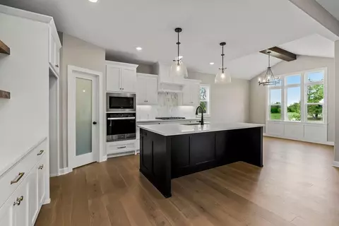 25446 W 91st Ter, Lenexa, KS 66227
