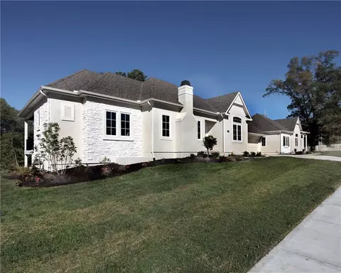 7237 Allman Dr, Shawnee, KS 66217